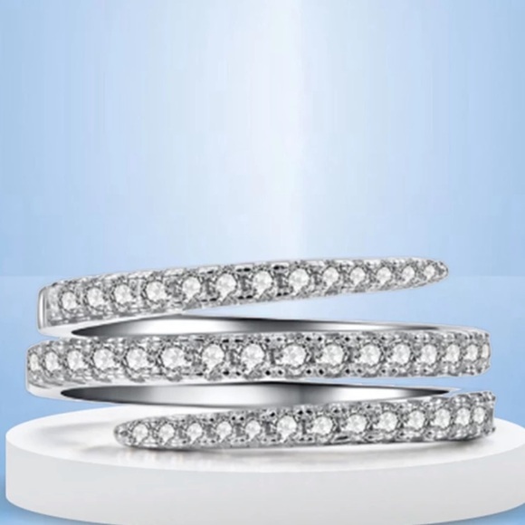 ¥ 925 STERLING SILVER DIAMOND THREE CIRCLE RING - Picture 3 of 5